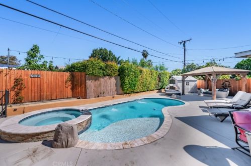 216 Russell Ave, Fullerton CA  92833-2437 exterior