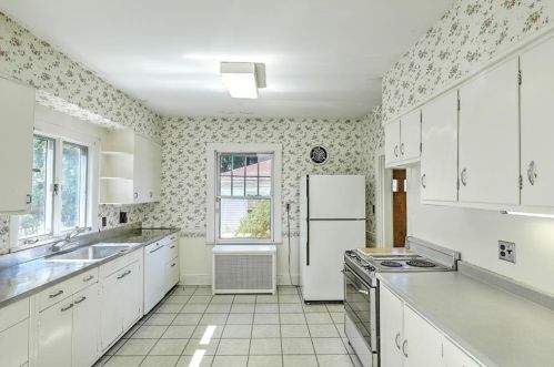 310 Elmgrove Ave, Providence RI  02906-4252 exterior