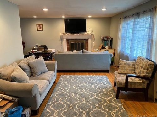 10 Puritan Dr, Bloomfield, CT 06002-2309
