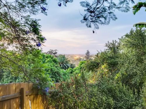 596 Vale Vw Dr, Vista CA  92081-6741 exterior