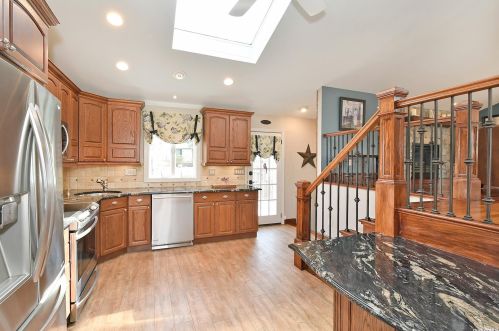 134 Seaman Neck Rd, Huntington Station, NY 11746-8119