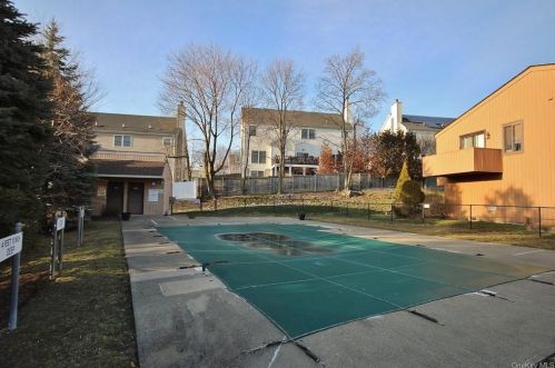 34 Hudson View Hl, Crotonville NY  10562-3327 exterior