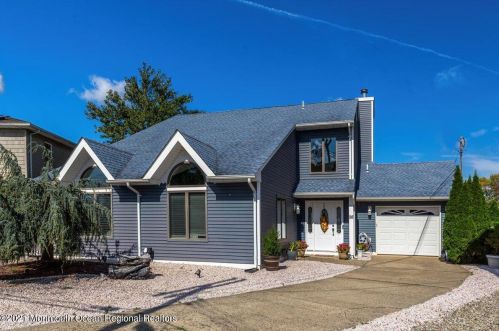 98 Jib Ln, Bricktown NJ  08723-6747 exterior