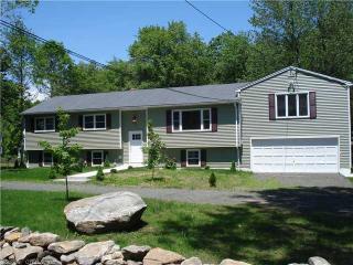 23 Brush Hill Rd, Clinton, CT 06413-1832