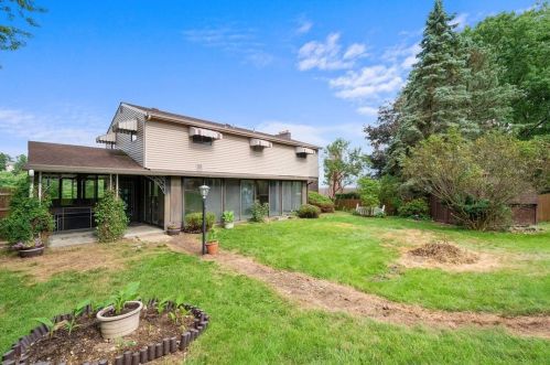 266 Ben Til Dr, Pittsburgh PA  15236-4306 exterior