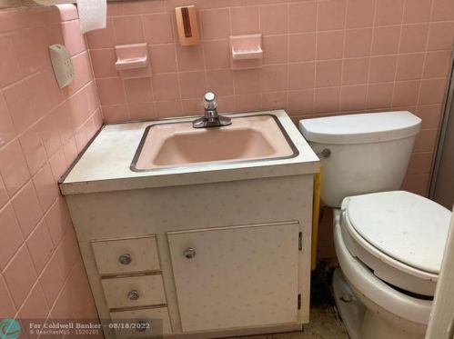 1709 43 Ave, Hollywood FL 33023-6232 exterior