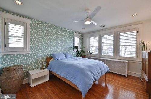 425 Gln Echo Rd, Philadelphia PA 19119-2915 exterior