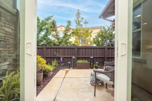 7031 Sitio Corazon, Carlsbad CA  92009-2038 exterior