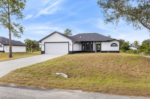 815 Clayton Ave, Lehigh Acres, FL 33972-7401