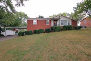 402 Montrose Dr, Clarksville, TN 37042-5114