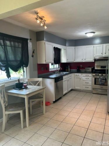 51940 Cheryl Dr, Granger, IN 46530-9115