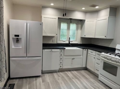 44 Manor Rd, Parsippany NJ  07834-2529 exterior