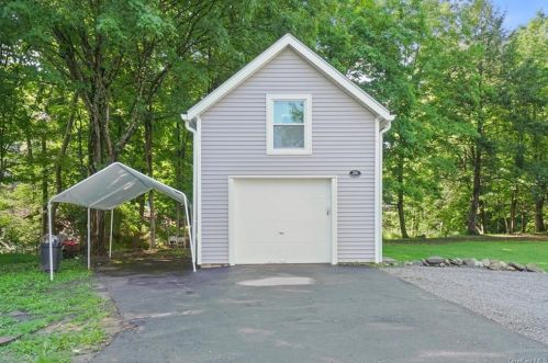 24 Peekskill Hollow Rd, Tompkins Corners NY  10579-3213 exterior