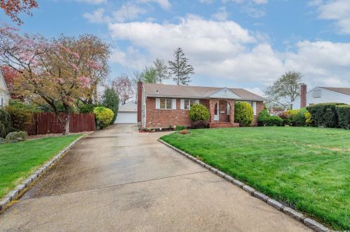 1238 Brookdale Ave, Bayshore, NY 11706-1832