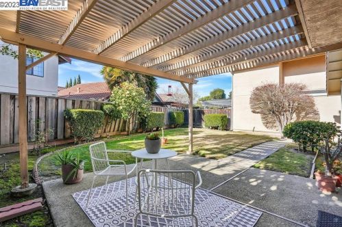 32824 Oakdale Ct, Union City CA  94587-5426 exterior