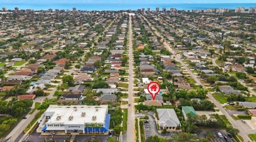 865 105 Ave, Naples FL 34108-1838 exterior