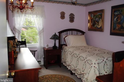 8201 Frst Hl Dr, Melrose Park PA  19027-1520 exterior