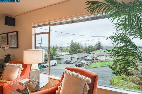 3073 Broadmoor Vw, Oakland CA  94605-5367 exterior