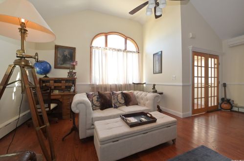 429 Cross Bay Blvd, Far Rockaway NY  11693-1056 exterior