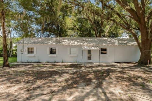 300 Collins St, Umatilla, FL 32784-8387