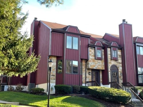 100 Wimbledon Sq, Hackettstown, NJ 07840-4217