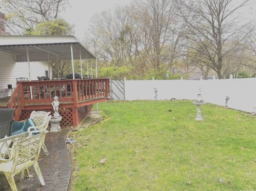 3 Michael Ct, South Setauket, NY 11720-2267