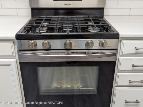 259 Hampshire Ct, Piscataway NJ  08854-6242 exterior