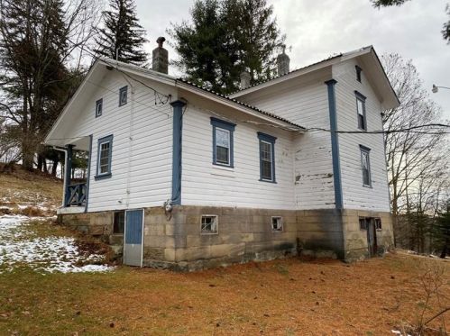 000 Loop Rd, Smicksburg, PA 16256-2636