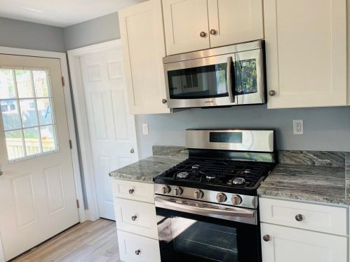 93 Hazard Ave, Warwick RI  02889-9403 exterior