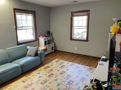 33 Haring St, Closter NJ  07624-1004 exterior