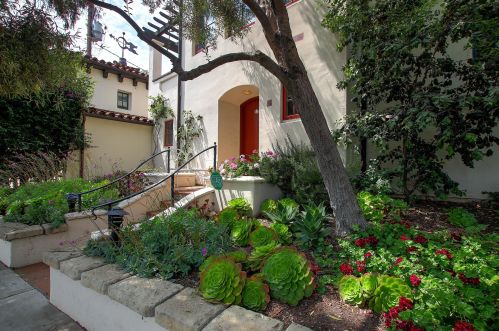 218 Yanonali St, Santa Barbara CA  93101-1853 exterior