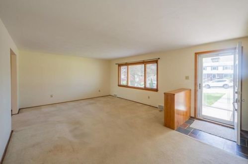 700 Macbeth Dr, Pittsburgh, PA 15235-4614