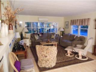 32 Arrowbrook Rd, Dover, NH 03820-5326