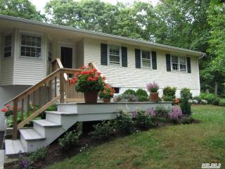 7750 Hortons Ln, Southold, NY 11971-3635