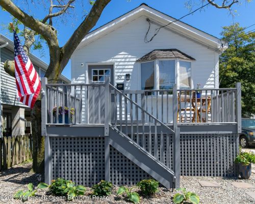 59 Washington Ave, Monmouth Hills, NJ 07732-1535