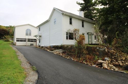 940 Berger Rd, Easton, PA 18042-9542