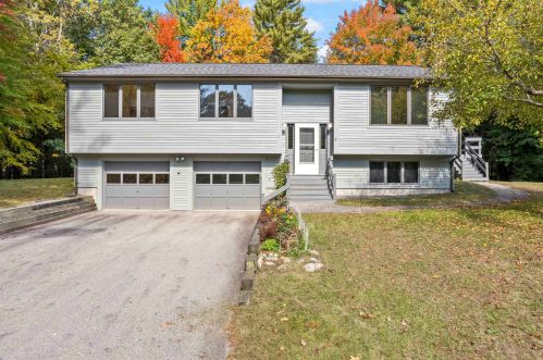 10 Taschereau Dr, Mount Vernon, NH 03057-1400