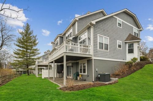 9 High Ridge Rd, Crotonville NY  10562-1969 exterior