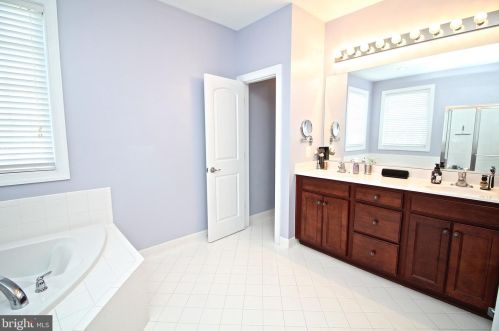 16143 Woodley Hills Rd, Haymarket VA  20169-4941 exterior