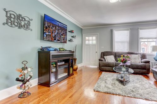 104 Clement Ave, Floral Park NY  11003-2704 exterior