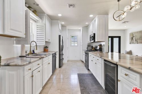 12202 Hartsook St, North Hollywood CA  91601-3961 exterior