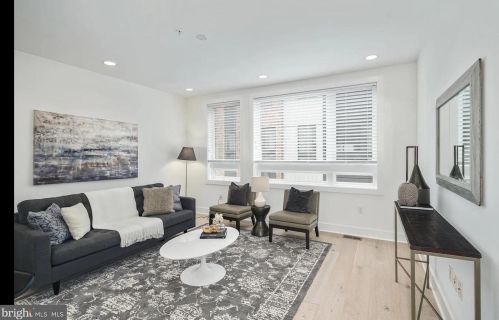 510 Fairmount Ave, Philadelphia PA  19123-0028 exterior