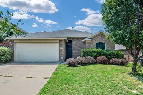 5825 Barrier Reef Dr, Fort Worth, TX 76179-7551