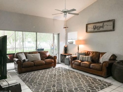661 Windsor Sq, Naples, FL 34104-8389