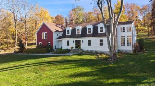 75 Chestnut Hill Rd, Ridgefield CT  06877-1202 exterior