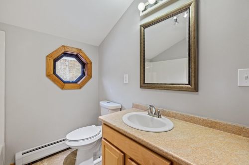 12 Barry Highlands Rd, Danbury NH  03230-4700 exterior