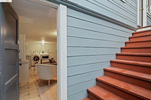 5333 El Camile Ave, Oakland CA  94619-3210 exterior