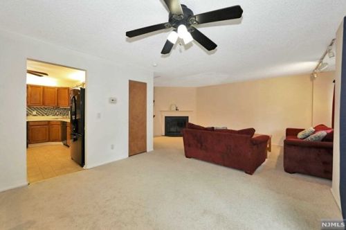 241 Larch Ln, Mahwah, NJ 07430-2073