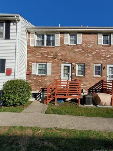 75 Robert Treat Dr, Milford CT  06460-8353 exterior