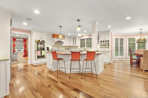 22 Mayflower Dr, Wilton, CT 06897-1002